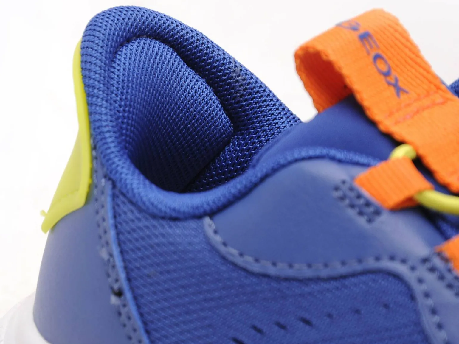 Geox J SPRINTYE FAST IN B J65NQA Bleu Baskets Basses Garçon