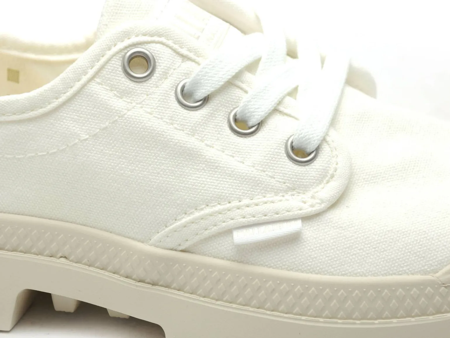 Palladium PAMPA OXFORD Blanc Baskets Basses Femme