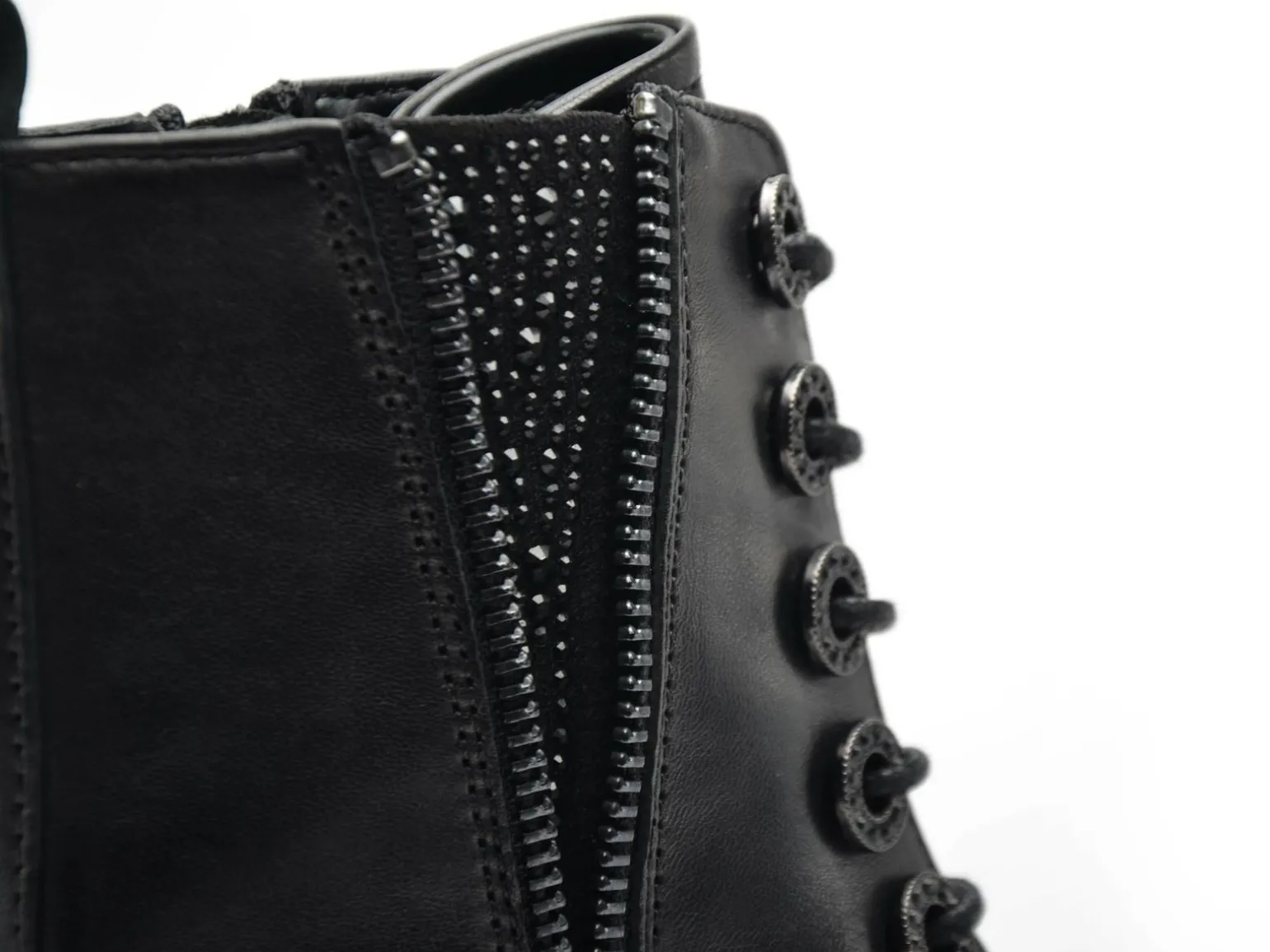 Regarde Le Ciel ROXANA 49 Noir Boots et Bottines Plates Femme