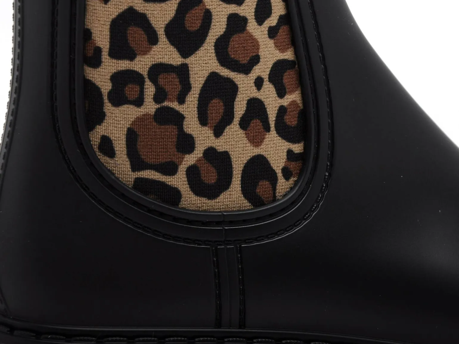 Verbenas GAUDI MAT ANIMAL Noir Boots et Bottines Plates Femme